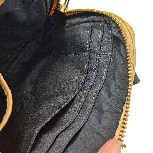 Cole Haan Wristlet Bag Zip Around Purse Leather Neutral Classic Timeless Capsule - Picture 7 of 9